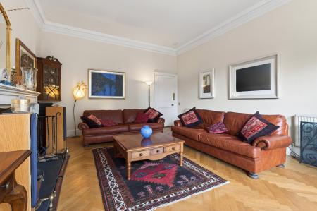 4 bedroom Flat for sale in 21 2 Rothesay Terrace, Edinburgh, EH3 7RY