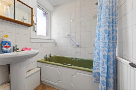 3 bedroom Flat for sale in 35 Pilton Avenue, Edinburgh, EH5 2HR