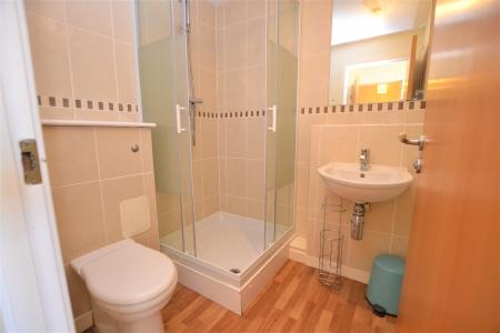 2 bedroom Flat to let in New Mart Gardens, Edinburgh, EH14