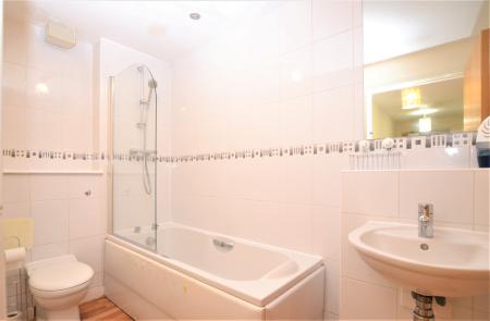 2 bedroom Flat to let in New Mart Gardens, Edinburgh, EH14