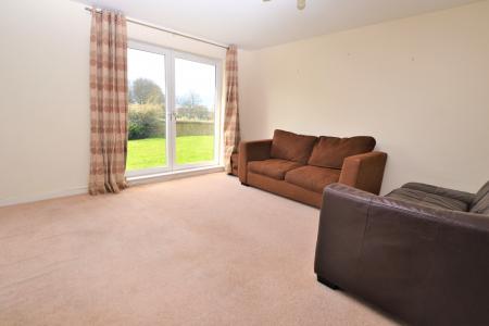 2 bedroom Flat to let in New Mart Gardens, Edinburgh, EH14