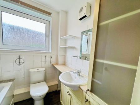 2 bedroom Flat to let in Orchard Brae Gardens, Edinburgh, EH4