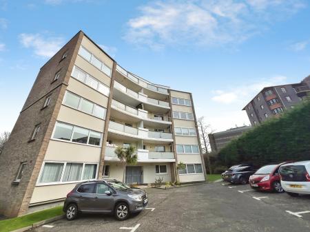 2 bedroom Flat to let in Orchard Brae Gardens, Edinburgh, EH4