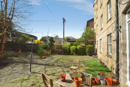 2 bedroom Flat to let in Taylor Place, Abbeyhill, Edinburgh, EH7