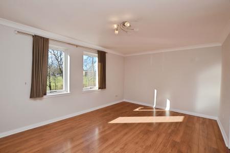 2 bedroom Flat to let in North Werber Place, Edinburgh, EH4