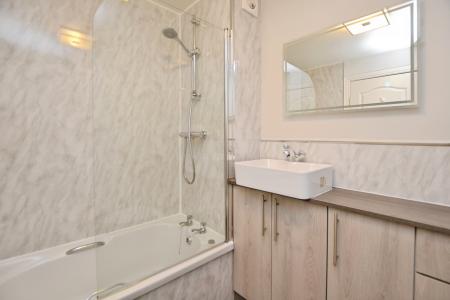 2 bedroom Flat to let in North Werber Place, Edinburgh, EH4