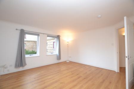 2 bedroom Flat to let in North Werber Place, Edinburgh, EH4