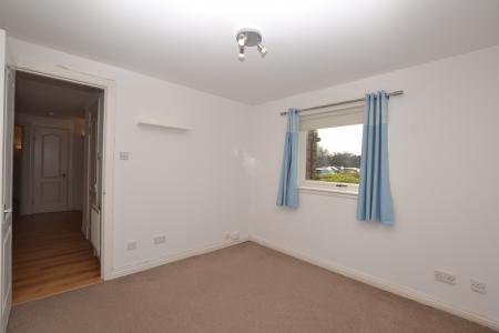 2 bedroom Flat to let in North Werber Place, Edinburgh, EH4