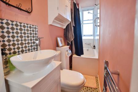 1 bedroom Flat to let in Albion Road, Edinburgh, EH7