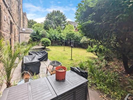 5 bedroom Flat to let in Angle Park Terrace, Slateford, Edinburgh, EH11