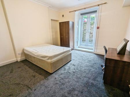 5 bedroom Flat to let in Angle Park Terrace, Slateford, Edinburgh, EH11