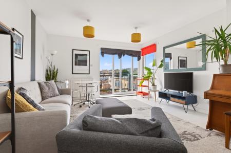 2 bedroom Flat for sale in 5 14 Albion Gardens, Leith, Edinburgh, EH7 5QL