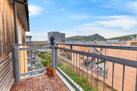 2 bedroom Flat for sale in 5 14 Albion Gardens, Leith, Edinburgh, EH7 5QL