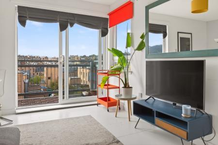 2 bedroom Flat for sale in 5 14 Albion Gardens, Leith, Edinburgh, EH7 5QL