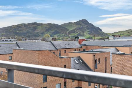 2 bedroom Flat for sale in 5 14 Albion Gardens, Leith, Edinburgh, EH7 5QL