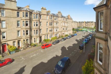 2 bedroom Flat to let in Comely Bank Grove, Edinburgh, EH4
