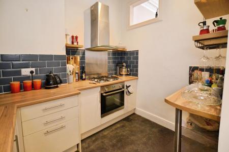 2 bedroom Flat to let in Comely Bank Grove, Edinburgh, EH4