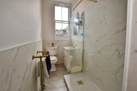 2 bedroom Flat to let in Comely Bank Grove, Edinburgh, EH4