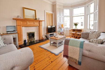 2 bedroom Flat to let in Comely Bank Grove, Edinburgh, EH4