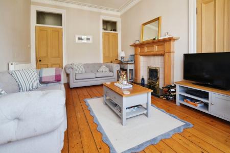 2 bedroom Flat to let in Comely Bank Grove, Edinburgh, EH4