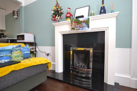 2 bedroom Flat to let in Montgomery Street, Leith, Edinburgh, EH7