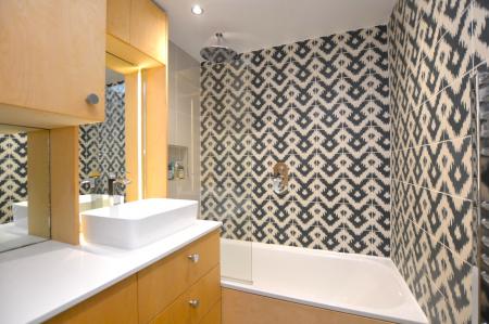 2 bedroom Flat to let in Montgomery Street, Leith, Edinburgh, EH7