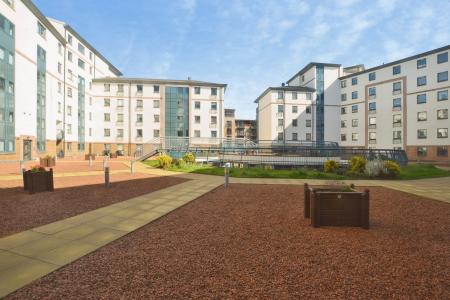 3 bedroom Flat to let in Ocean Drive, Edinburgh, EH6