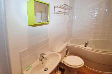 1 bedroom Flat to let in Newhaven Road, Edinburgh, EH6