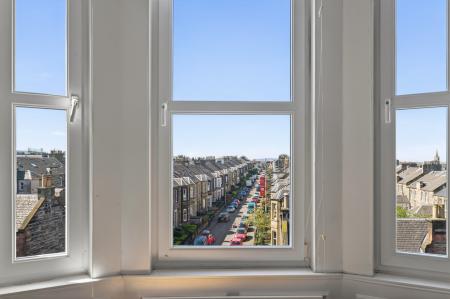 2 bedroom Flat for sale in 3f3 61 Restalrig Road, Edinburgh EH6 8BE