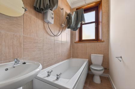 2 bedroom Flat for sale in 3f3 61 Restalrig Road, Edinburgh EH6 8BE