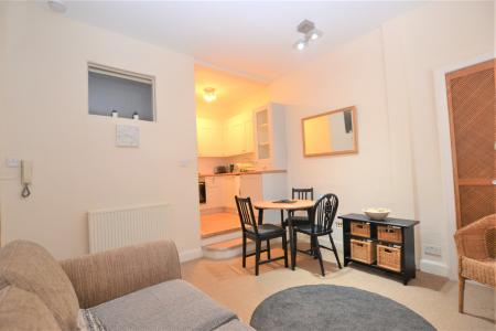 1 bedroom Flat to let in Millar Place, Morningside, Edinburgh, EH10