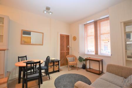 1 bedroom Flat to let in Millar Place, Morningside, Edinburgh, EH10