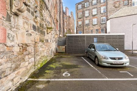 2 bedroom Flat for sale in 82/4 Shore, Edinburgh, EH6 6RG