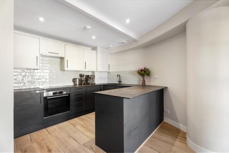 2 bedroom Flat for sale in 82/4 Shore, Edinburgh, EH6 6RG