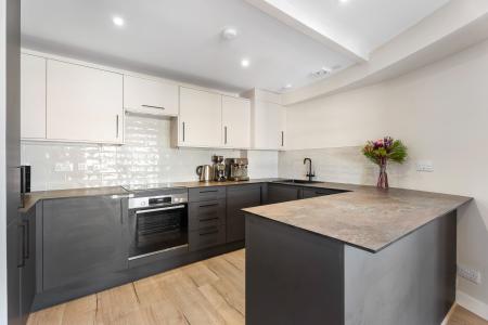 82/4 Shore, Edinburgh, EH6 6RG