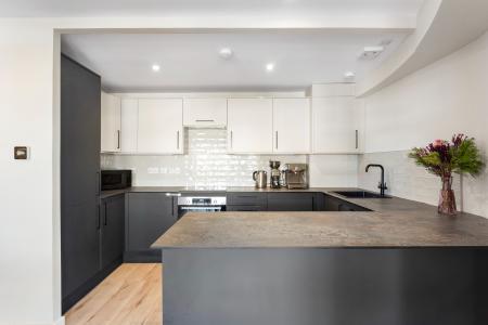 2 bedroom Flat for sale in 82/4 Shore, Edinburgh, EH6 6RG