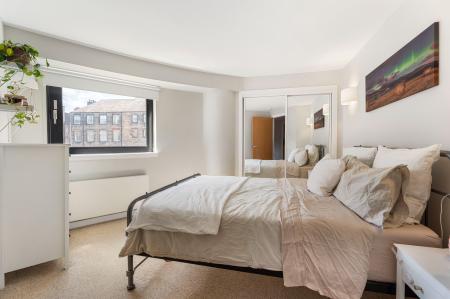 2 bedroom Flat for sale in 82/4 Shore, Edinburgh, EH6 6RG