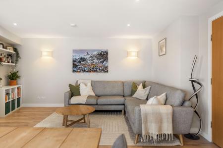 2 bedroom Flat for sale in 82/4 Shore, Edinburgh, EH6 6RG