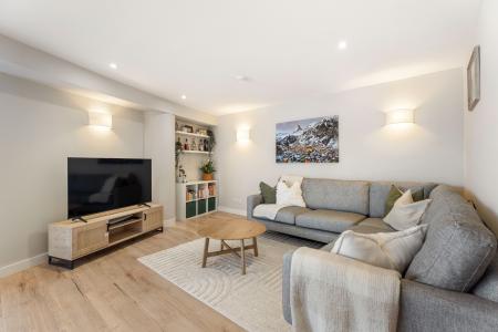 2 bedroom Flat for sale in 82/4 Shore, Edinburgh, EH6 6RG