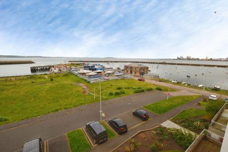 2 bedroom Flat to let in Heron Place, Edinburgh, EH5