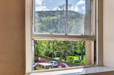2 bedroom Flat for sale in 3 2f1 Meadowbank, Edinburgh, EH8 8JE