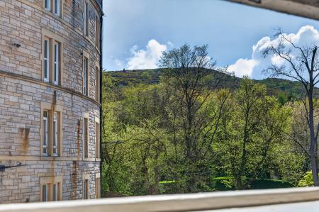 2 bedroom Flat for sale in 3 2f1 Meadowbank, Edinburgh, EH8 8JE