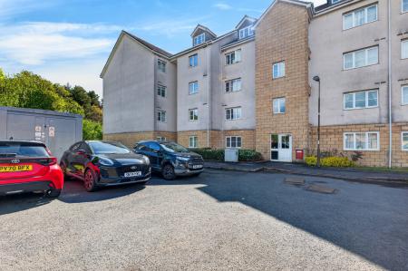 2 bedroom Flat for sale in 135 Queens Crescent, Livingston, EH54 8EJ