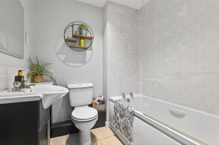 2 bedroom Flat for sale in 135 Queens Crescent, Livingston, EH54 8EJ