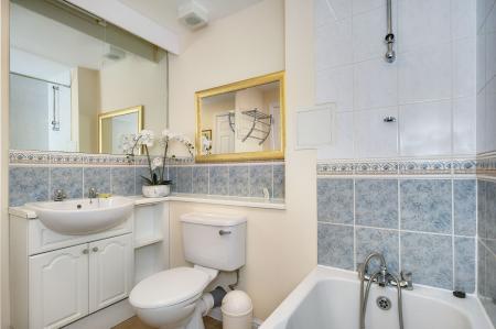 2 bedroom Flat to let in Dicksonfield, Edinburgh, EH7
