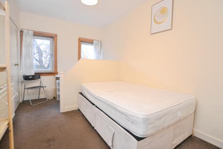2 bedroom Flat to let in Chessels Court, Holyrood, Edinburgh, EH8