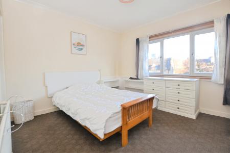 2 bedroom Flat to let in Chessels Court, Holyrood, Edinburgh, EH8