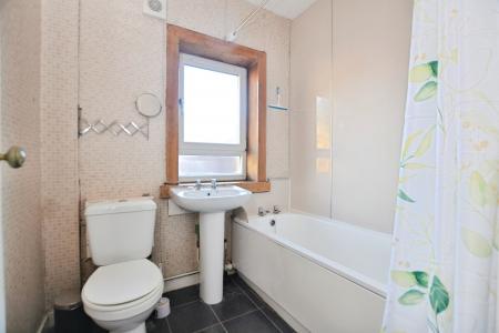 2 bedroom Flat to let in Chessels Court, Holyrood, Edinburgh, EH8