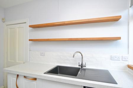 2 bedroom Flat to let in Corbiehill Terrace, Edinburgh, EH4