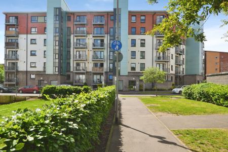 2 bedroom Flat to let in Lochend Park View, Lochend, Edinburgh, EH7